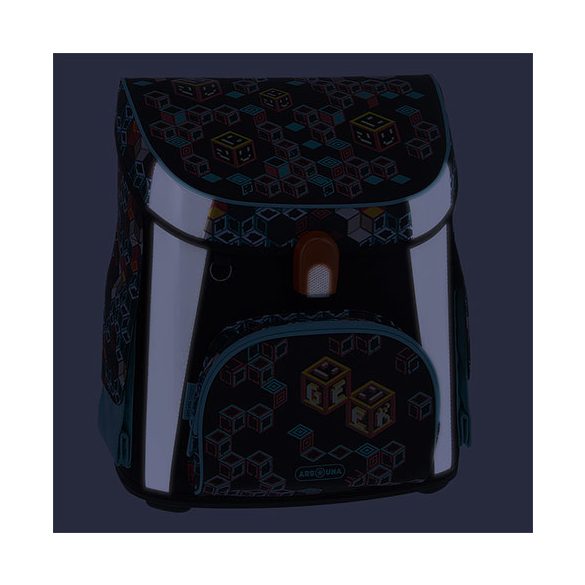 Ars Una: Geek Kompakt Mágneszáras Iskolatáska 33X41X24Cm (Ars Una, 54492561)