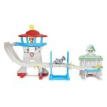 Mancs őrjárat Cat Pack Kaland-öböl Őrtorony játékszett – Wild és Miau-Miau figurával (Spin Master, 6066043)